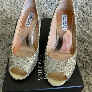 Badgley Mischka Awake Glitter Wedge 7